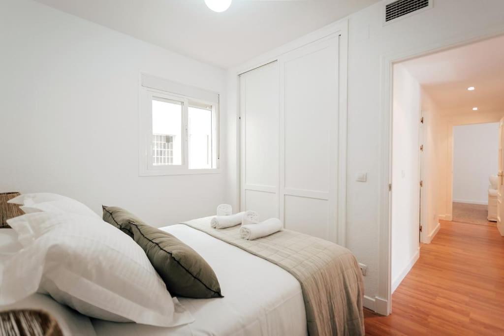 O&L Murillo Bright Apartment - Terrace & Parking Sevilla Buitenkant foto